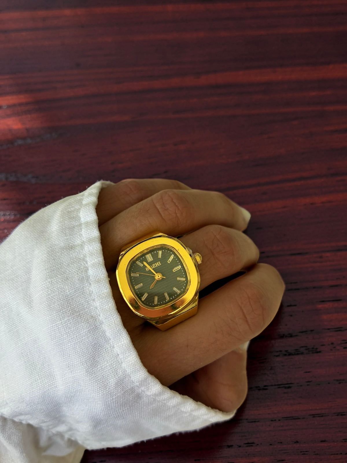 CÉLORA Ring-Uhr | Stilvoll Ring