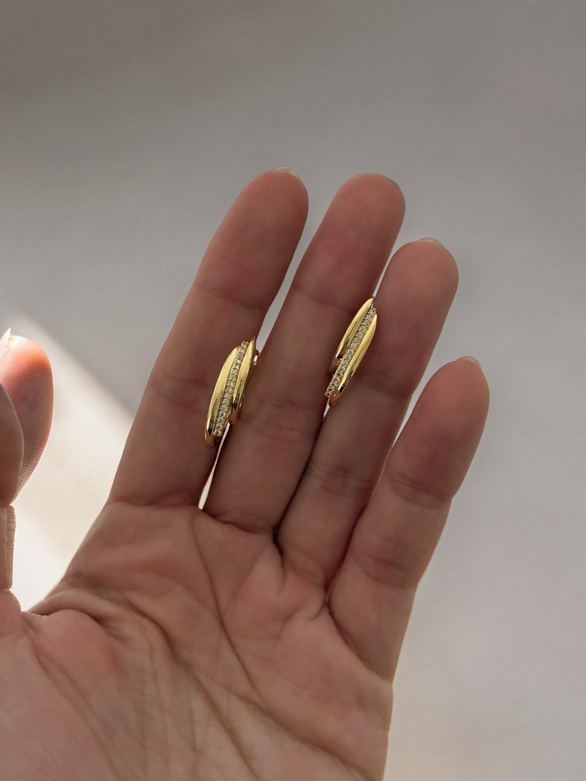 NAVELLE Creolen | Glitzernde Ohrringe