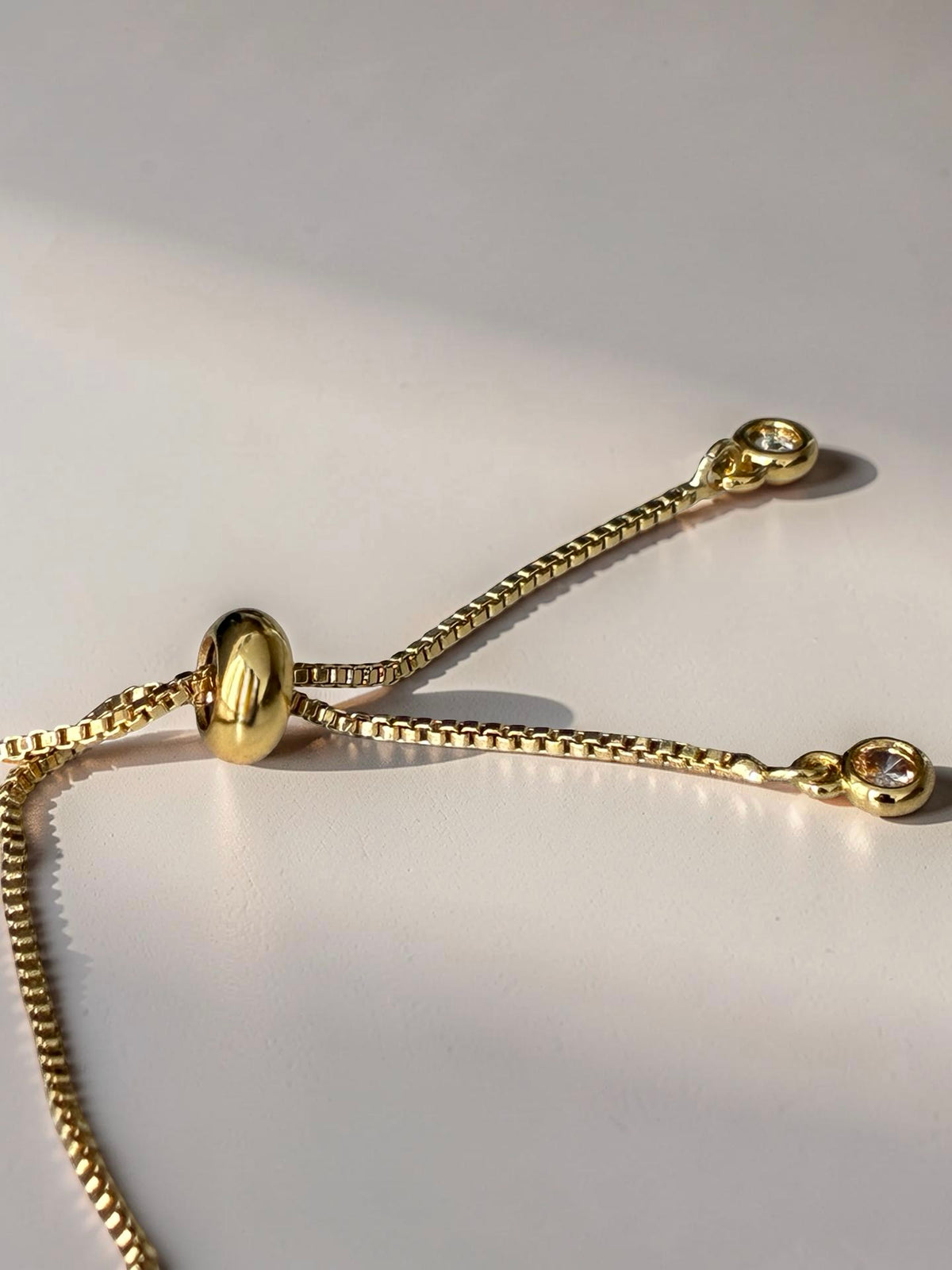 VELIS Armband | Modernes Damen Gold Armband