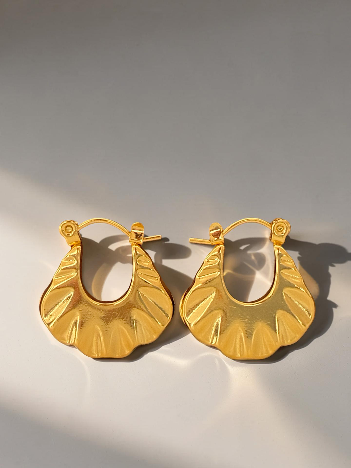VELINE Creolen | Minimalistische Ohrringe | Vielseitige Ohrringe | 18k
