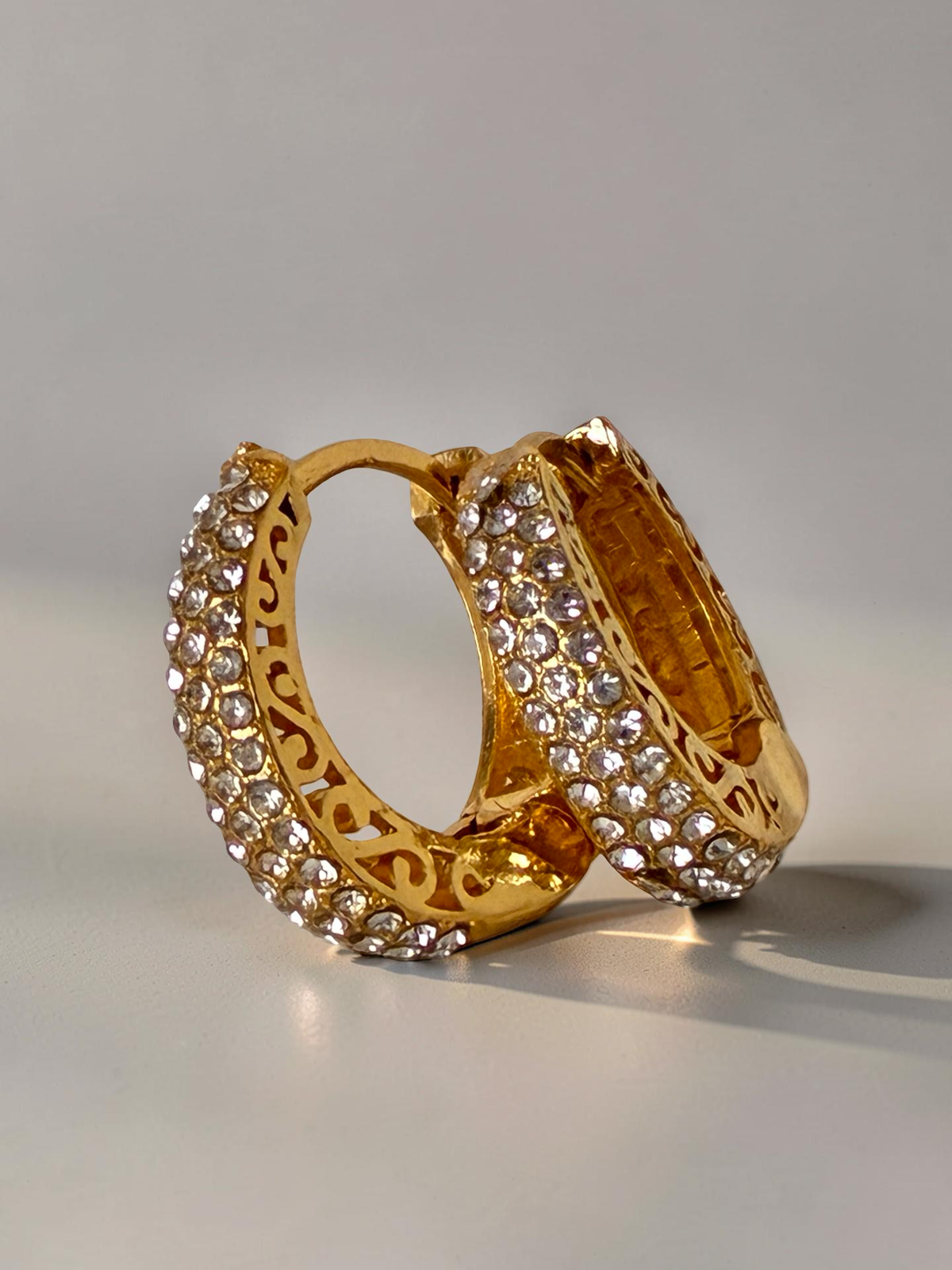 VIVARA Creolen | Glitzernde Ohrringe
